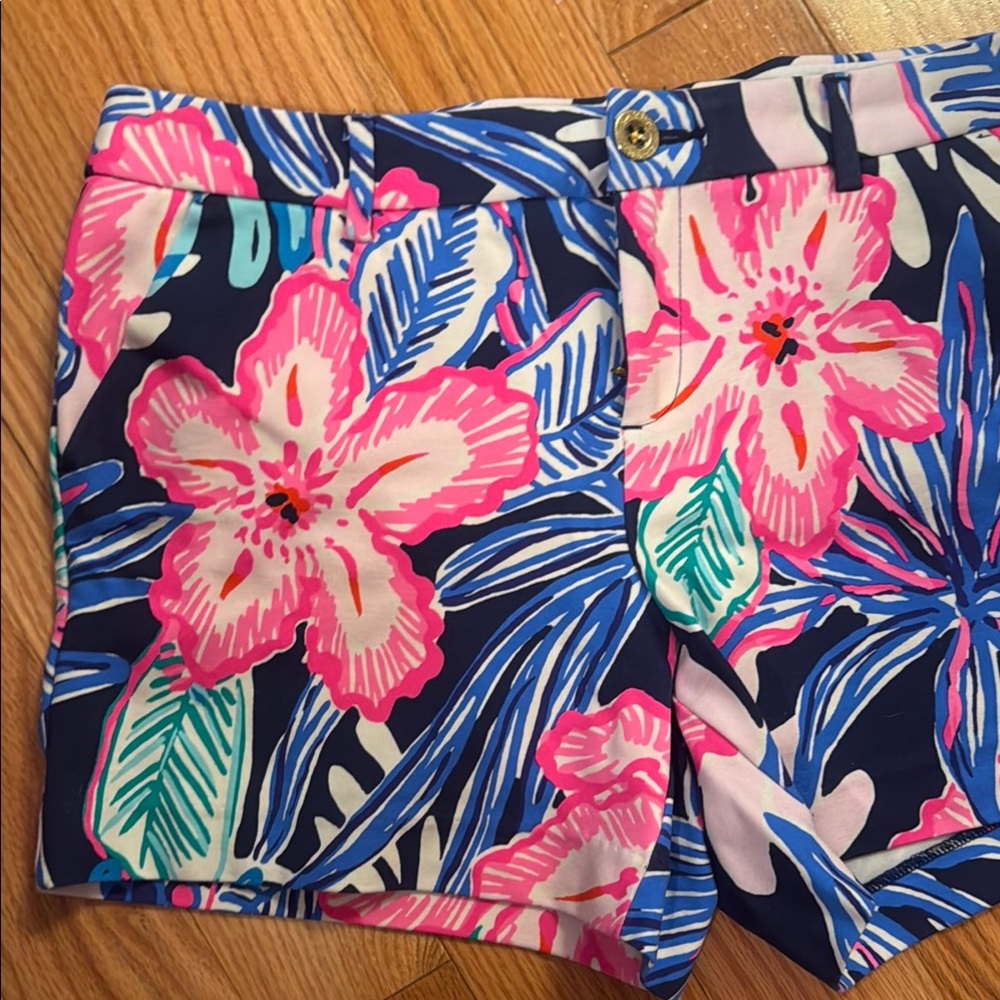 Lilly Pulitzer Floral Women's Shorts - Picture 2 of 3